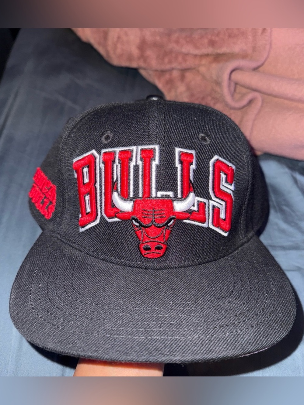 Gold ‘PRO' Logo Pin - Chicago Bulls hat